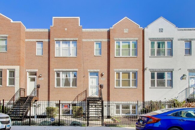 Primary Photo - 2318 W Flournoy St
