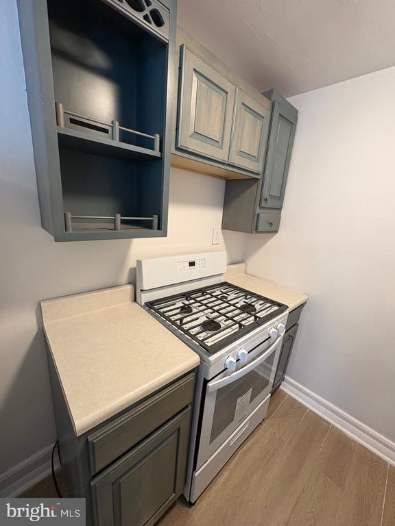 Building Photo - 636 Park Ln