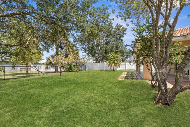 Building Photo - 22 Rocking Horse Dr