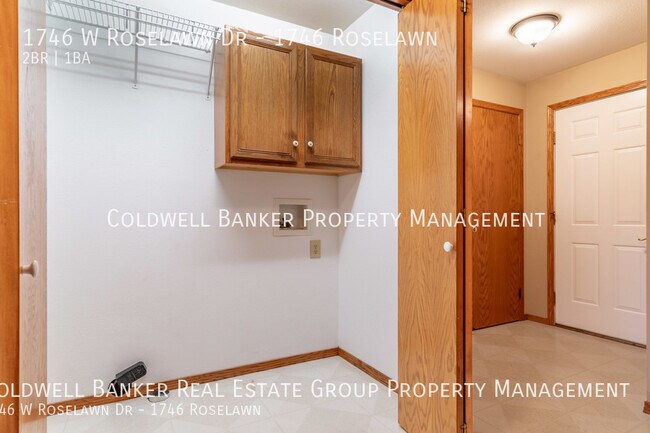 Building Photo - 1746 W Roselawn Dr