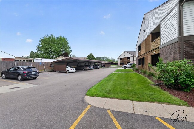 Building Photo - $1395 2 bedroom ground floor condo