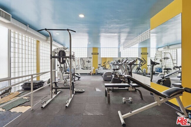 Building Photo - 1271 Stoner Ave