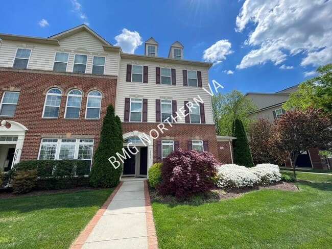 Building Photo - 24688 Hutchinson Farm Dr