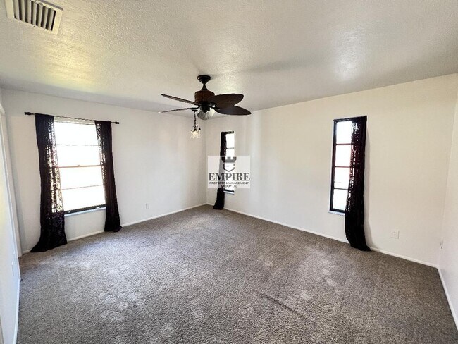 Building Photo - Cozy Cape Coral Pool Home – 3 Beds, 2 Bath...