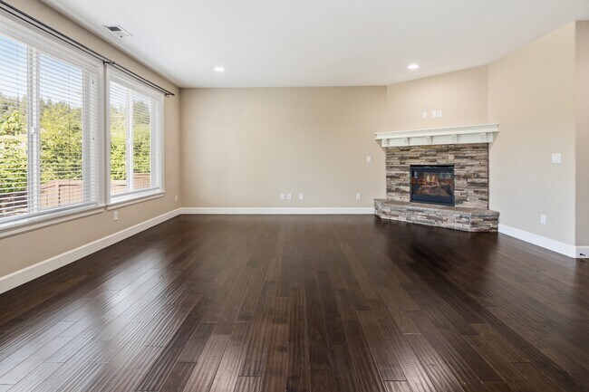 Building Photo - 5832 NW Bannister Dr