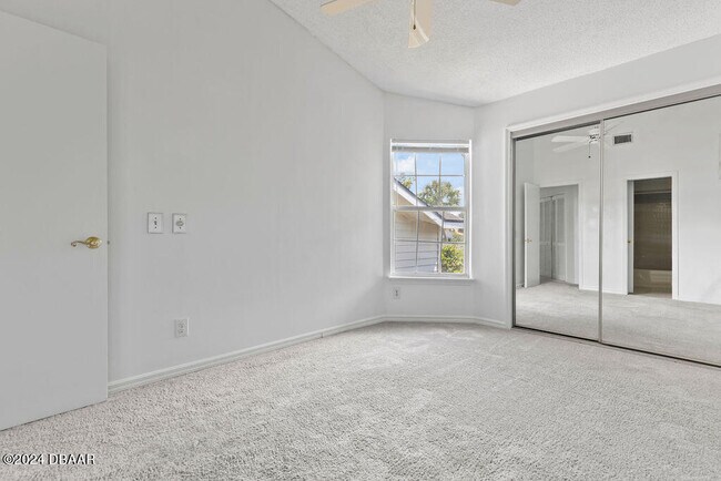 Building Photo - 596 N Nova Rd
