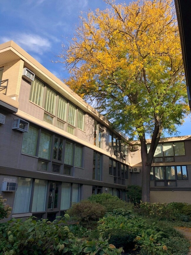 Building Photo - 1044 Ontario St