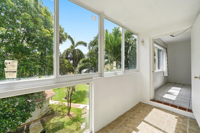 Building Photo - 1333 E Hallandale Beach Blvd