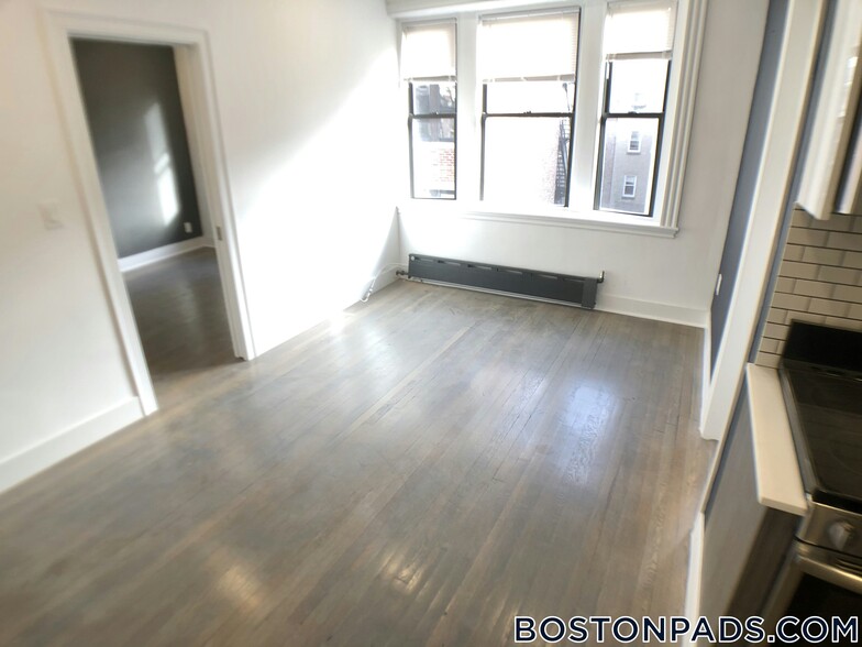 Building Photo - 11 Queensberry St