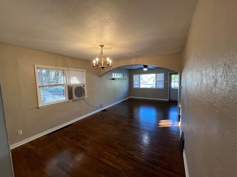 Building Photo - 816 15th St