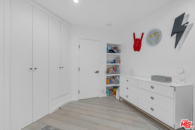 Building Photo - 2121 El Roble Ln