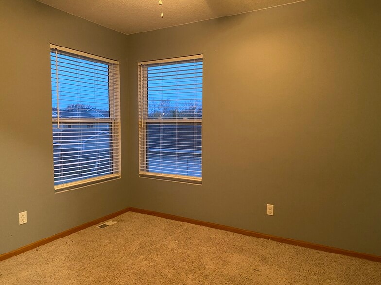 Building Photo - 2011 SW Reunion Cir