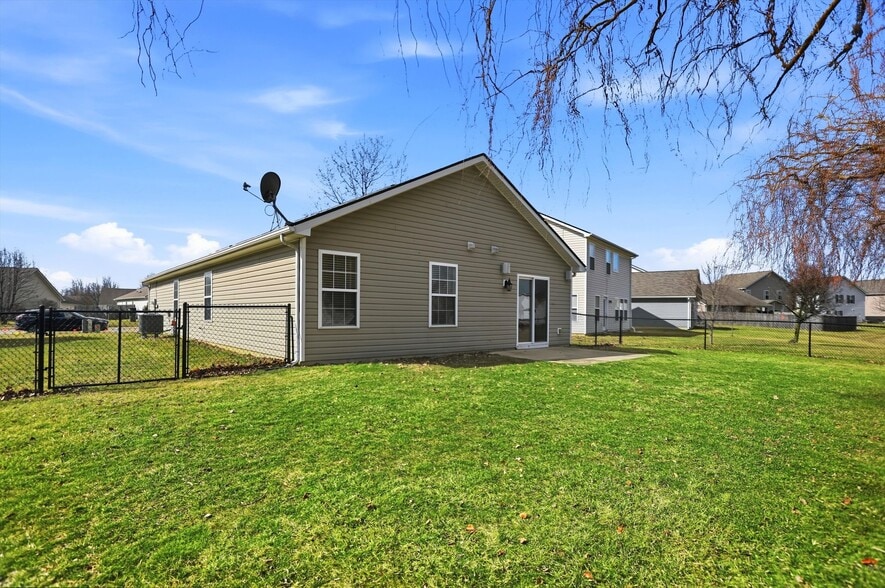 Building Photo - 5561 Wild Horse Dr