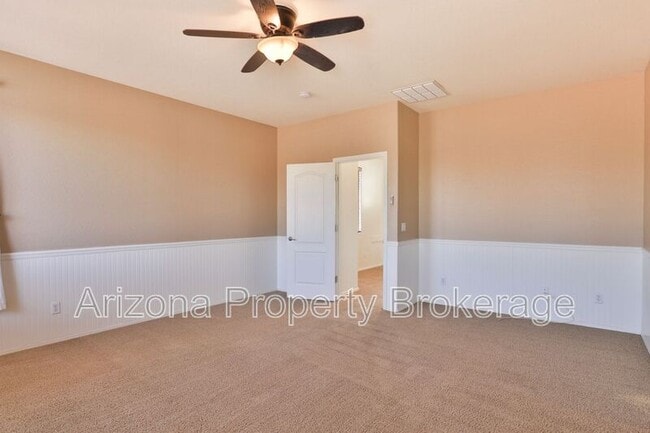 Building Photo - 875 S Porter St
