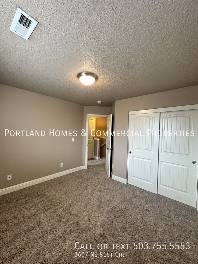 Building Photo - 3607 NE 81st Cir