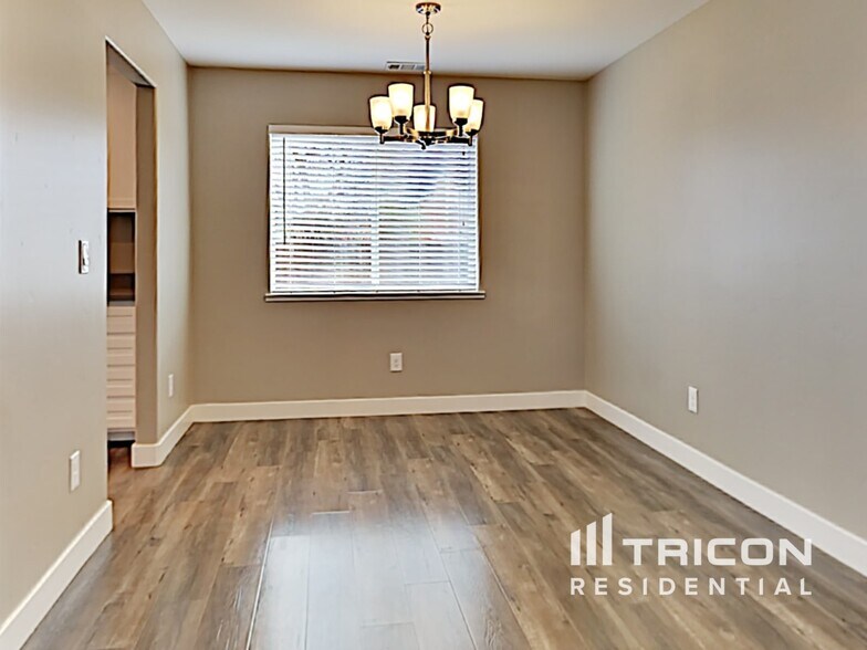 Building Photo - 2371 Coronado Ct