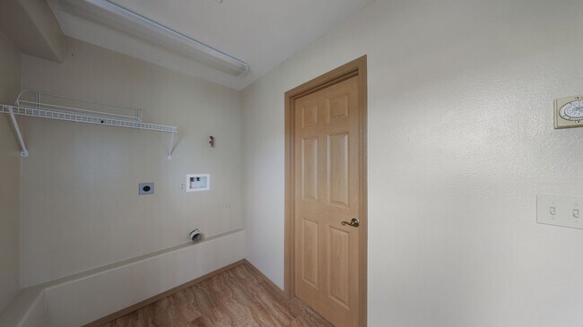 Building Photo - 2 Bed 2 Bath - Penn Cove - Small Dog - Vie...