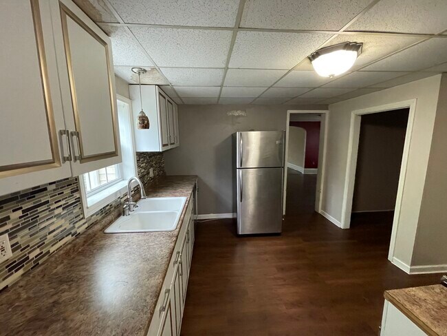 Building Photo - 130 N 7th St