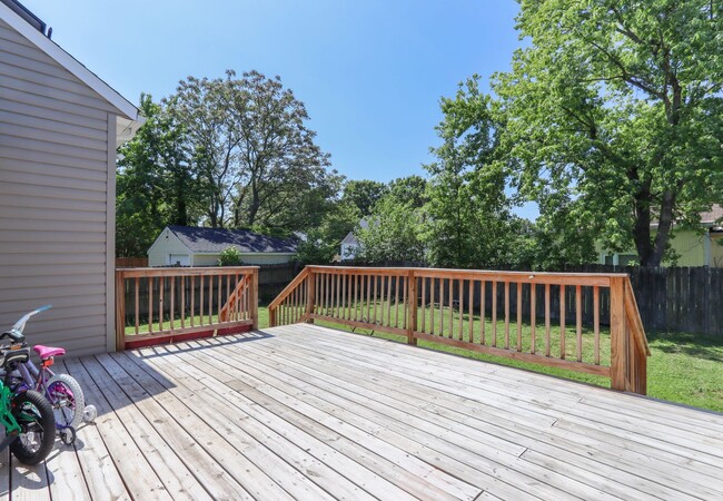 Building Photo - 614 Sedgefield Dr