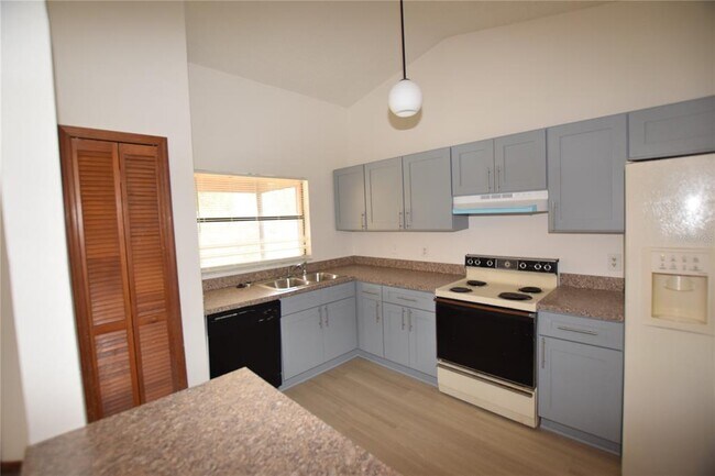 Building Photo - 2585 Derby Dr