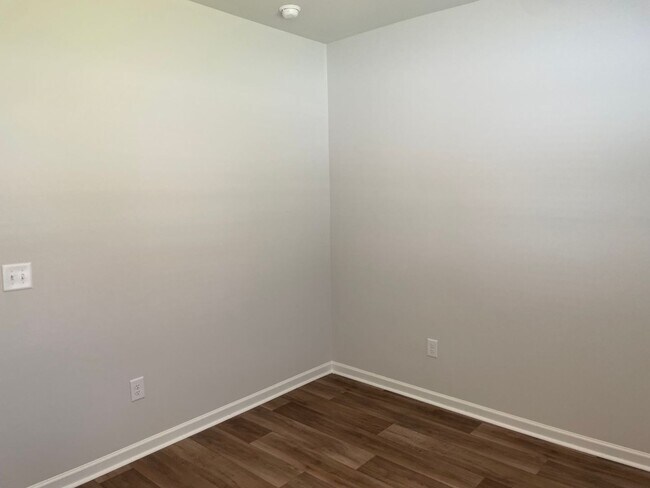 Building Photo - 1027 Harbor Dr