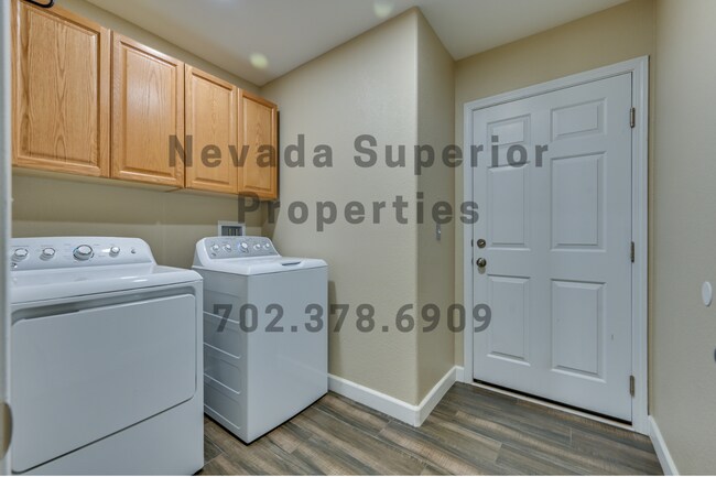 Building Photo - NW!!!  4 Bedrooms!!! Pool!! Spa!! Water Fa...