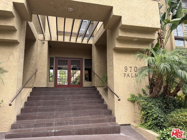 Building Photo - 970 Palm Ave