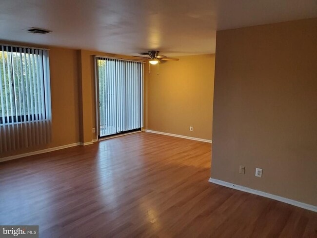 Building Photo - 3450 Toledo Terrace