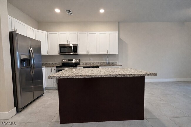 Building Photo - 3325 SW 8th Pl