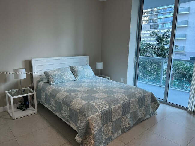 Building Photo - 1111 SW 1st Ave