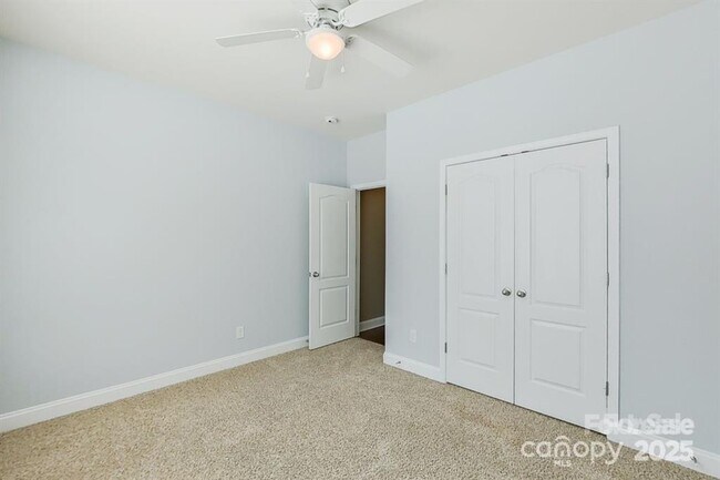 Building Photo - 149 Glade Vly Ave