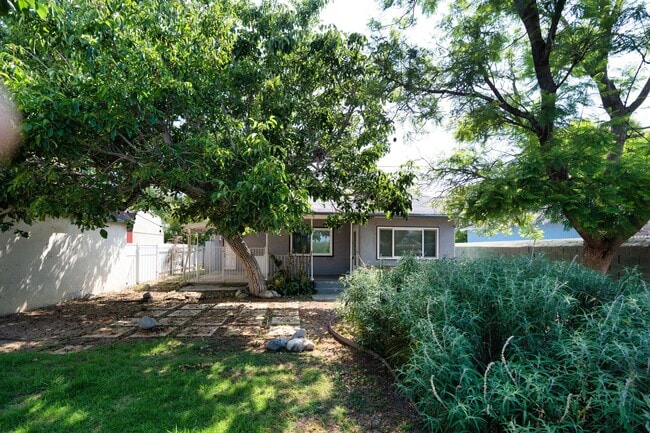 Building Photo - Beautiful 2 bedroom 1 bath home!!!!