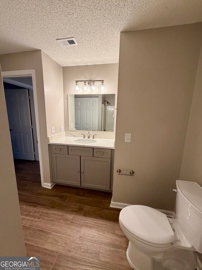 Building Photo - 440 Admiral's Walk Dr