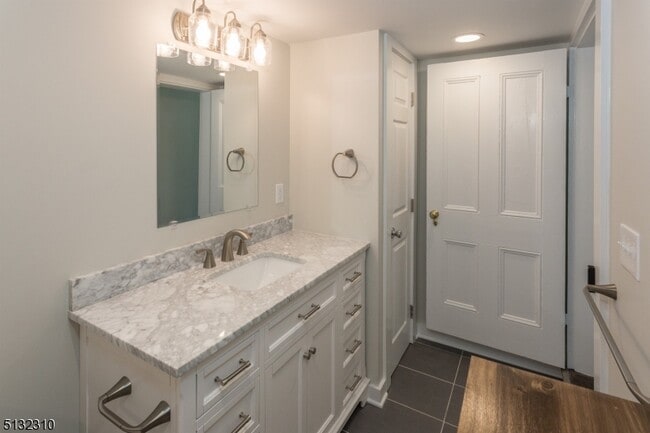 Building Photo - 211 Washington St