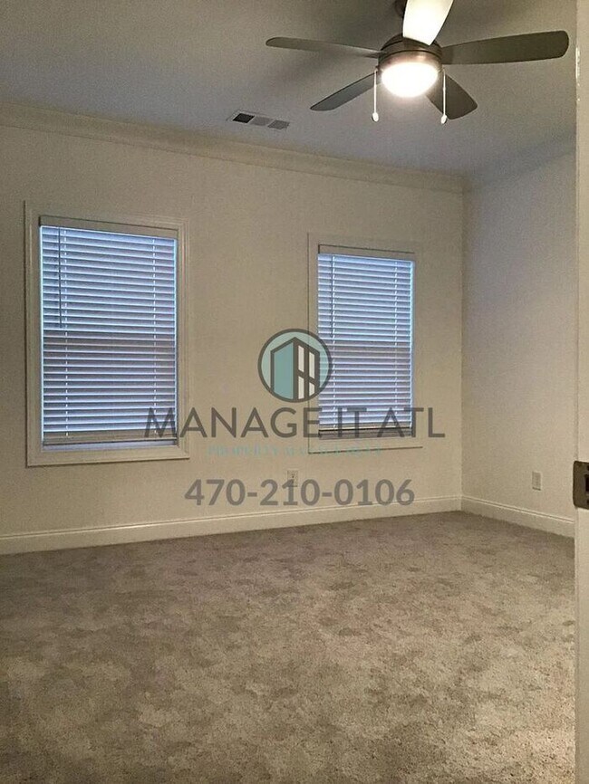 Building Photo - Elegant 3 Bedroom Townhome in a gated comm...