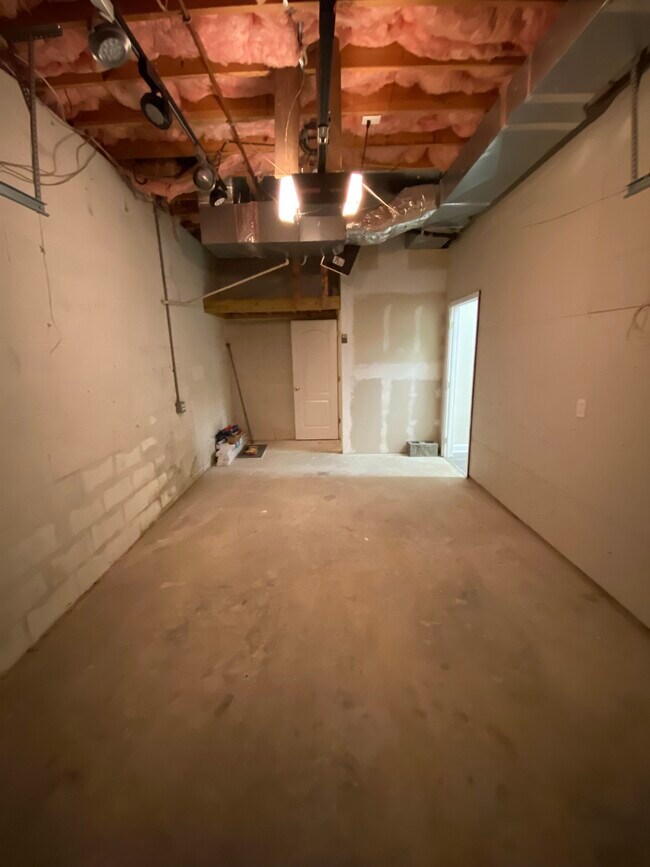 Building Photo - 7012 Bettis Acres Dr