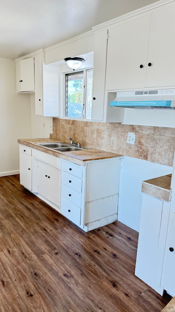 Building Photo - 2 bedroom 1 bath available near UC Riverside