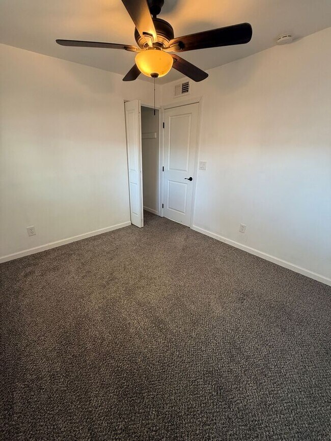 Building Photo - House For Rent