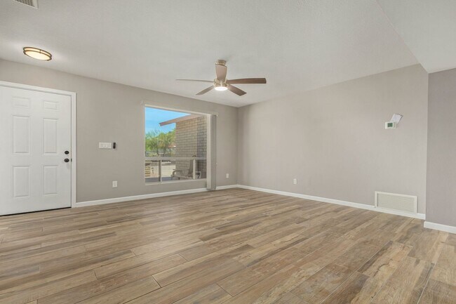 Building Photo - Central & Thunderbird 3 bdrm 2 bath Home w...