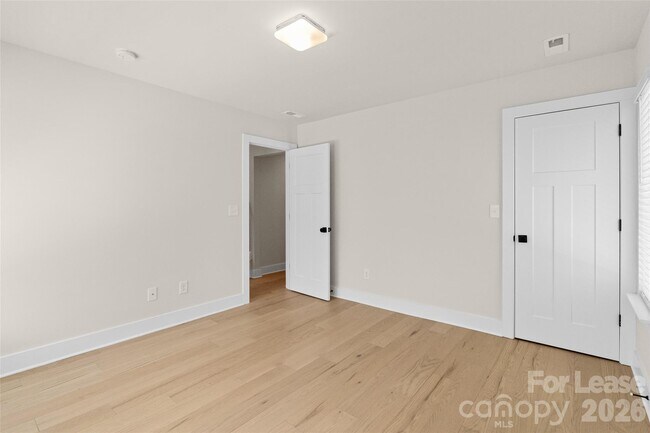 Building Photo - 6017 Irwins Br Dr