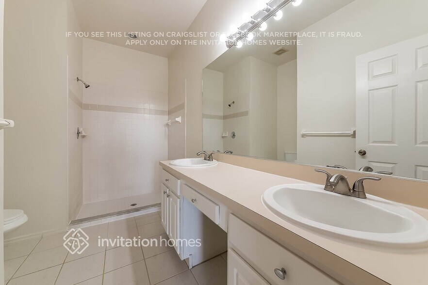 Building Photo - 205 39th St NE