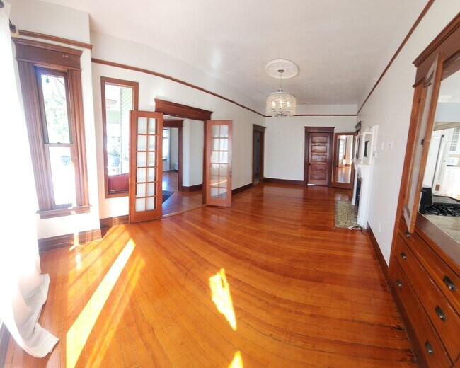 Building Photo - Islay Street  770-774