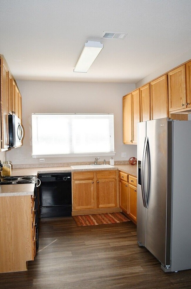 Building Photo - 8200 E 8th Ave