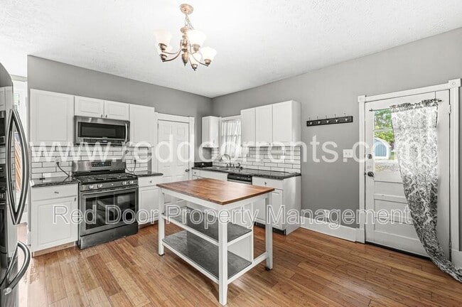 Building Photo - 2037 Bellefontaine St