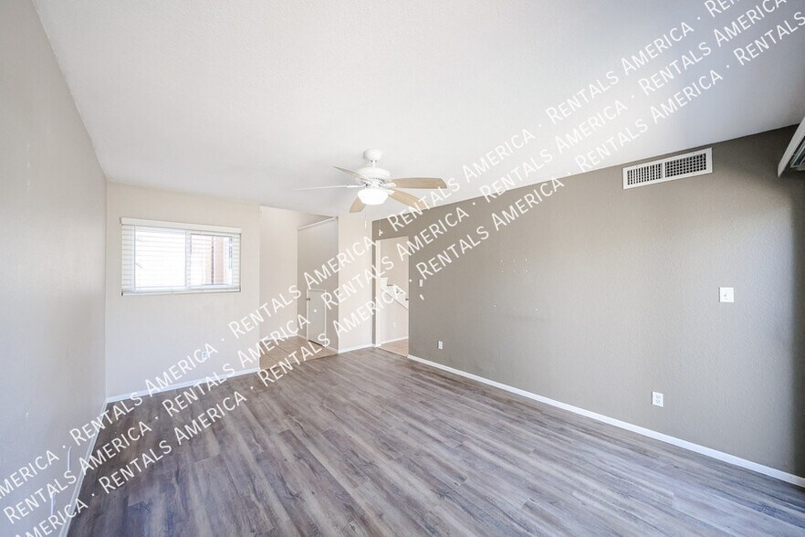 Building Photo - 4555 W Continental Dr