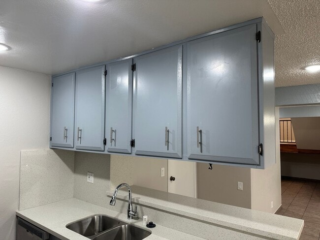 Building Photo - SE Desert Inn and Eastern!! Townhouse with 2 parking Spaces!! Recent Remodel!!