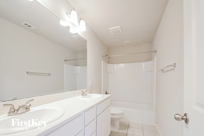 Building Photo - 615 Ava Trl