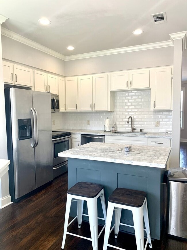 Building Photo - 2BR 2 1/2BA Condominium Denham Springs