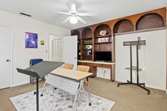 Building Photo - 204 Ruby Hubbard Way