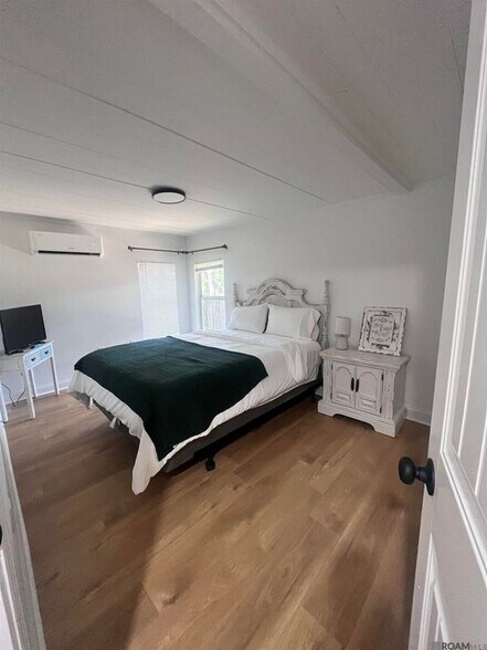 Building Photo - 30114 Oak St